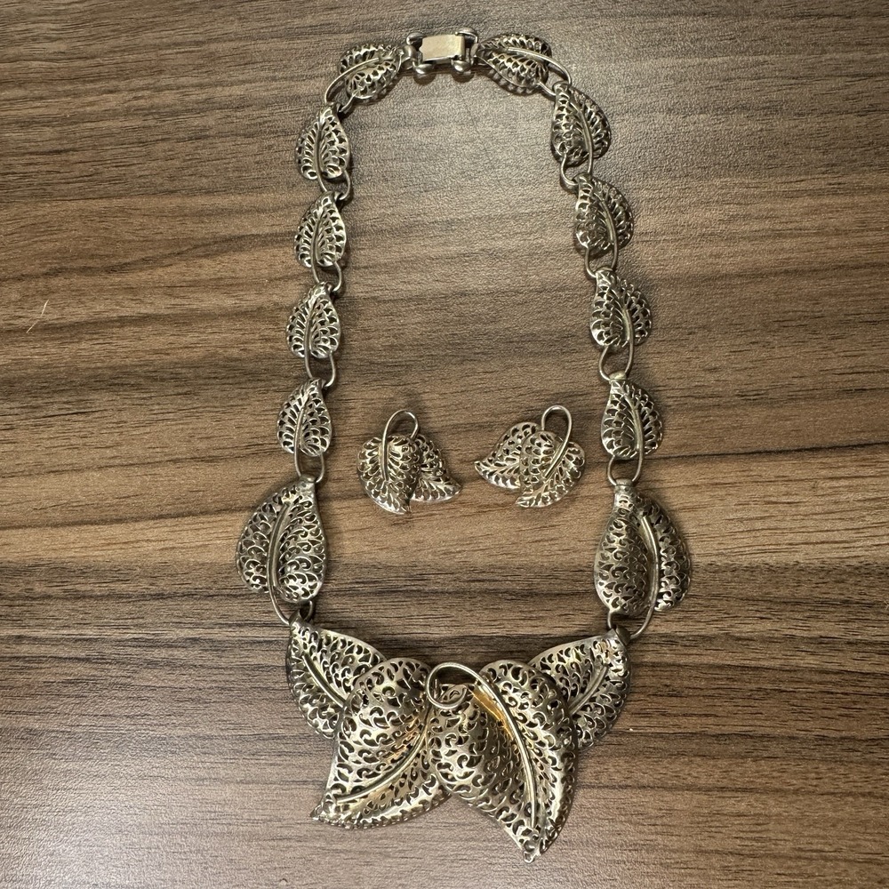 Vintage Bartek Gold Tone Leaves 16" Choker Necklace & Clip On‎ Earrings Set